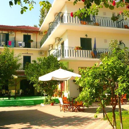 بلاتانياس Des Roses Hotel المظهر الخارجي الصورة