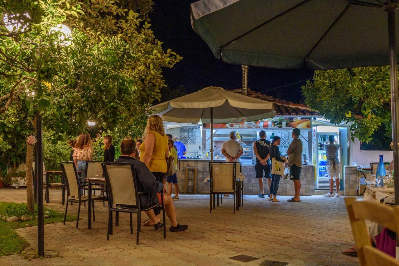 بلاتانياس Des Roses Hotel المظهر الخارجي الصورة