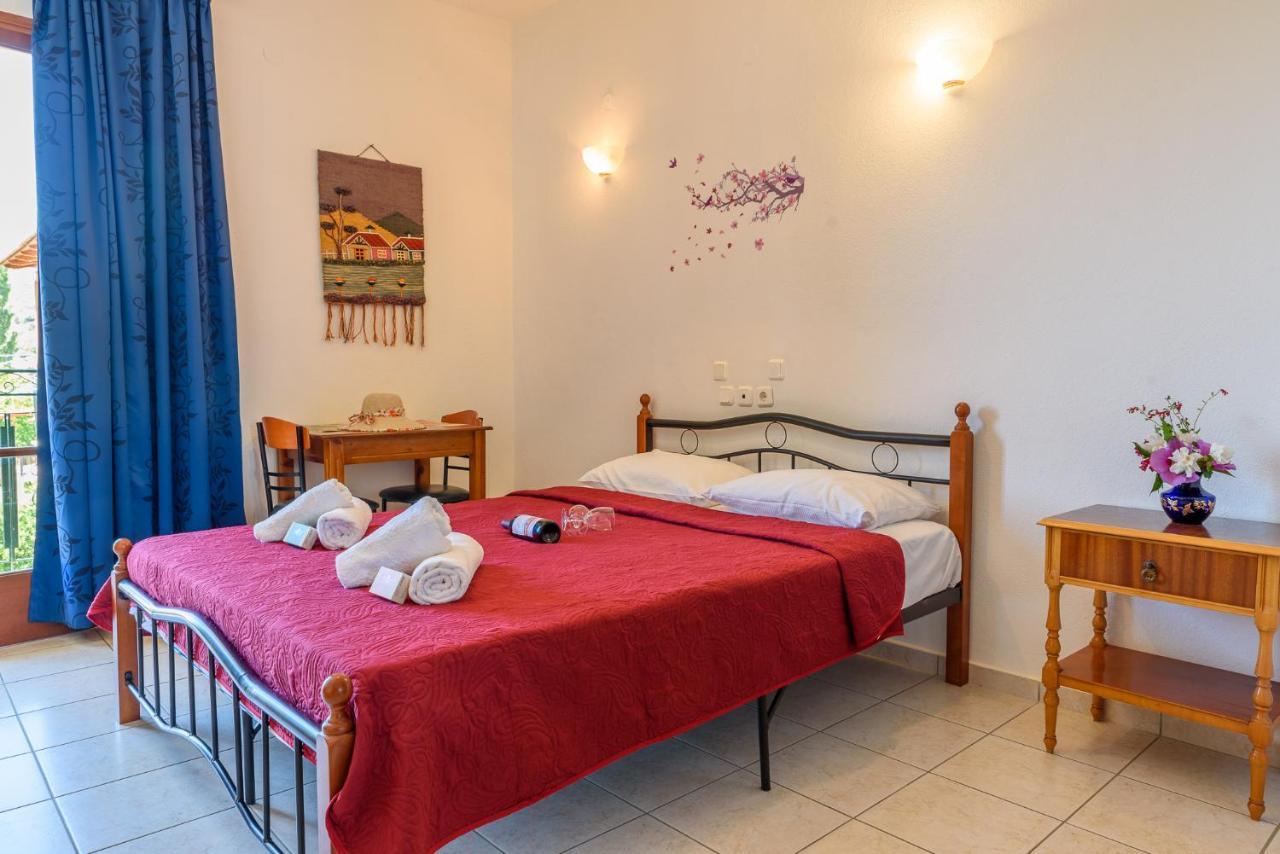 بلاتانياس Des Roses Hotel المظهر الخارجي الصورة