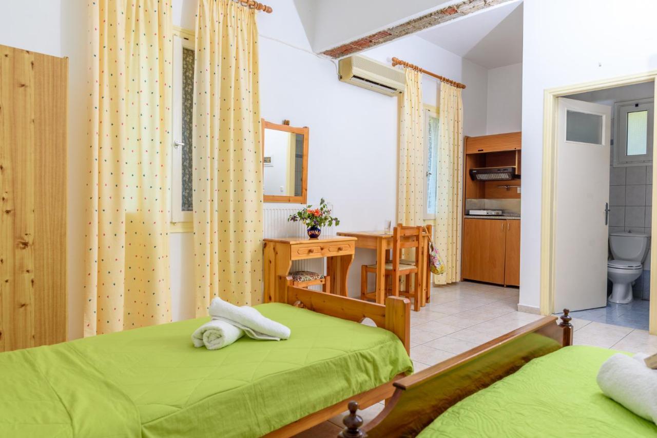 بلاتانياس Des Roses Hotel المظهر الخارجي الصورة