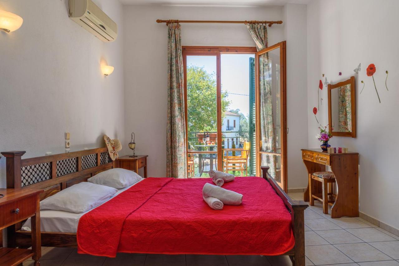 بلاتانياس Des Roses Hotel المظهر الخارجي الصورة