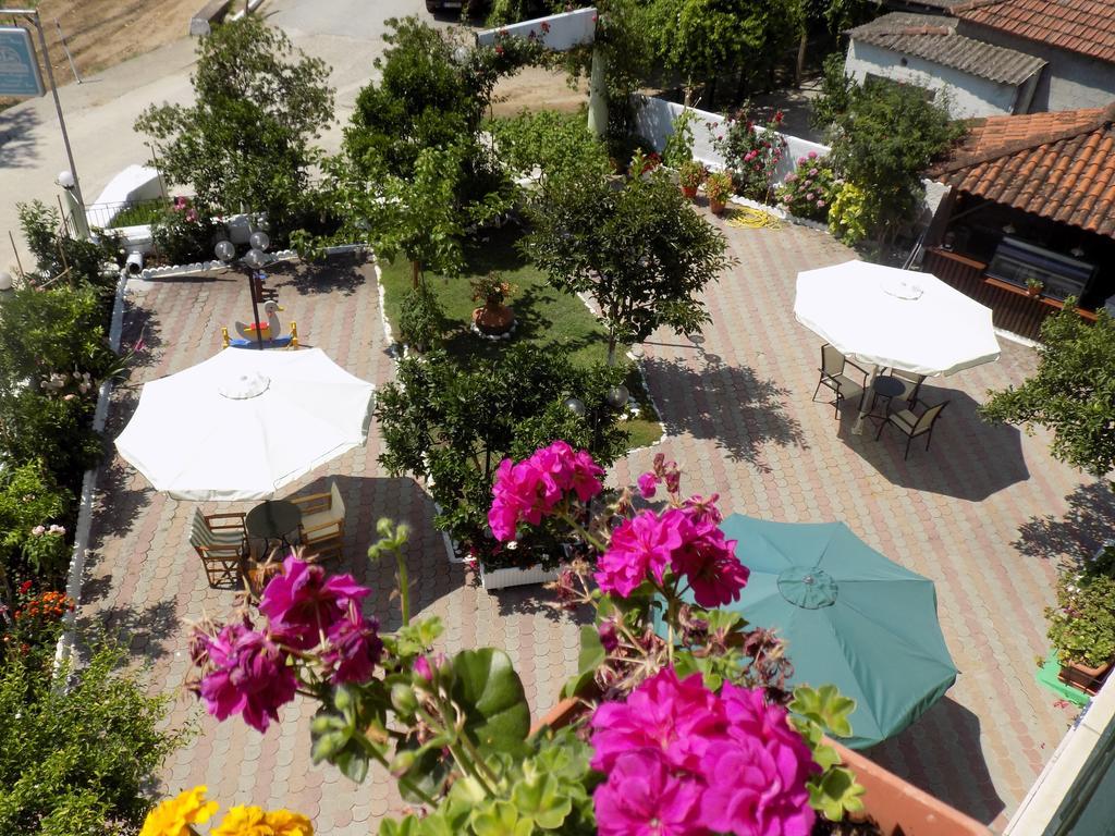 بلاتانياس Des Roses Hotel المظهر الخارجي الصورة