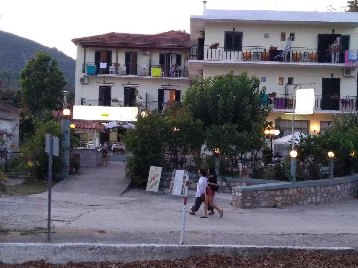 بلاتانياس Des Roses Hotel المظهر الخارجي الصورة