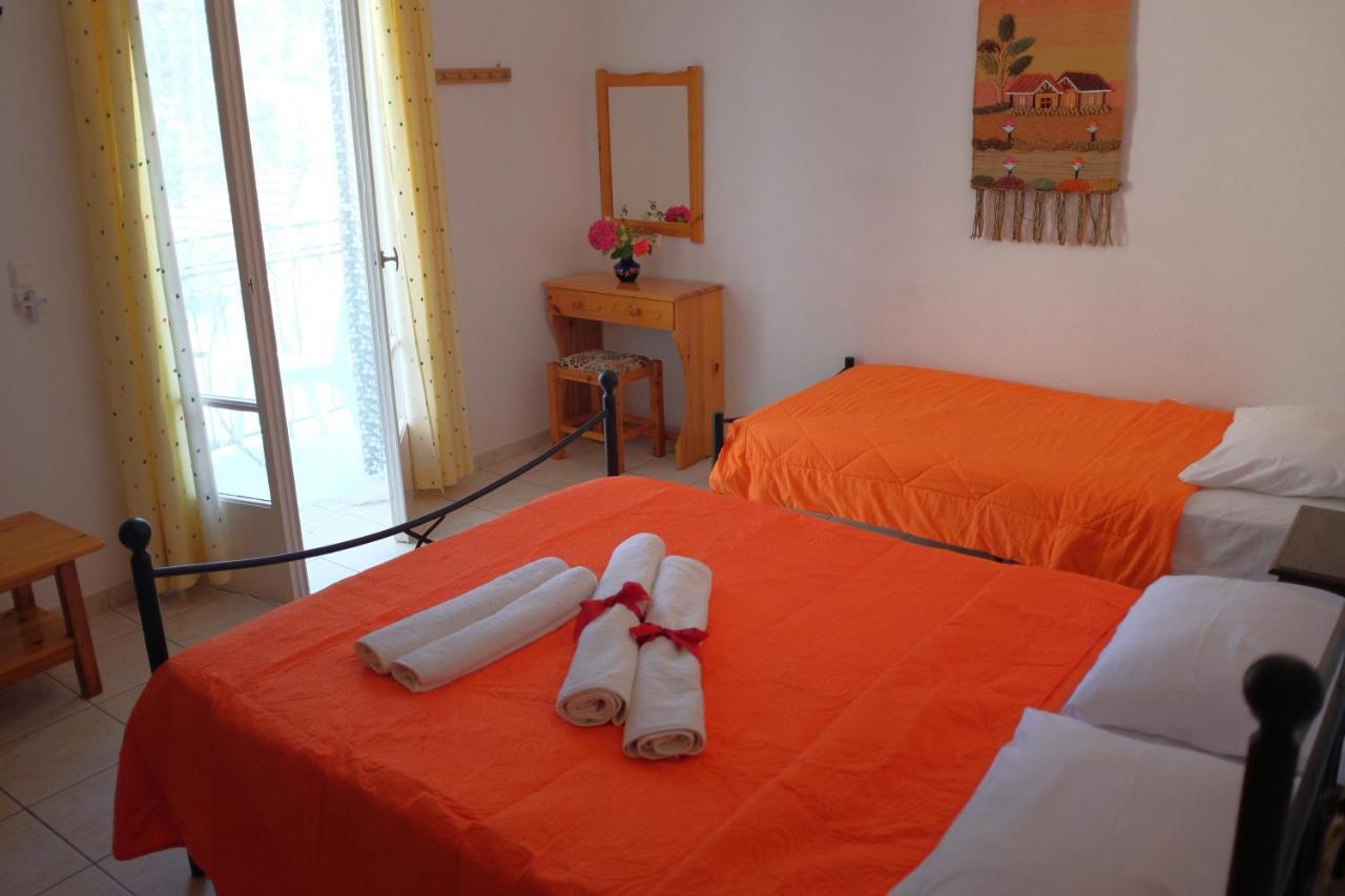 بلاتانياس Des Roses Hotel المظهر الخارجي الصورة