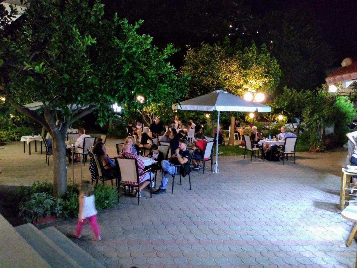 بلاتانياس Des Roses Hotel المظهر الخارجي الصورة