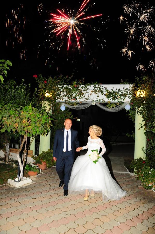 بلاتانياس Des Roses Hotel المظهر الخارجي الصورة