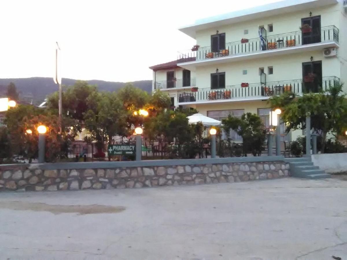 بلاتانياس Des Roses Hotel المظهر الخارجي الصورة